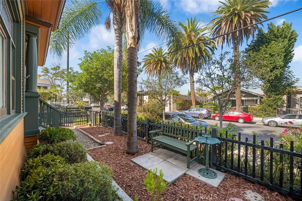 748 Daisy Avenue Long Beach, CA 90813