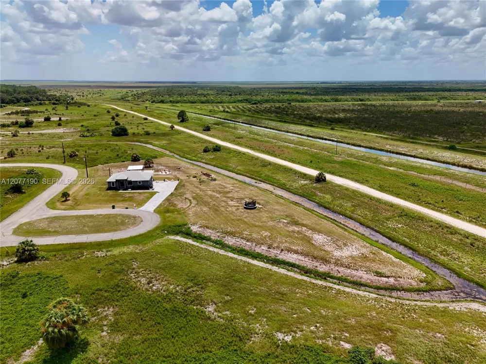 218 LYNBROOK LOOP La Belle, FL 33935