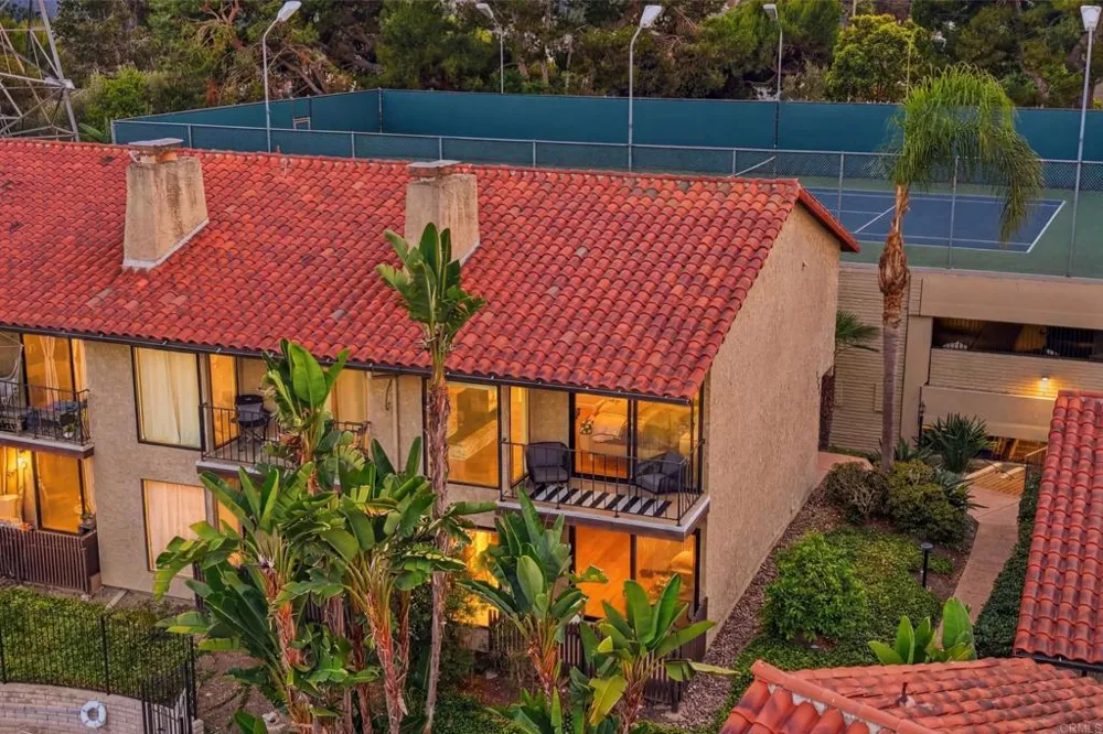 1907 Estrella De Mar Court #A Carlsbad, CA 92009