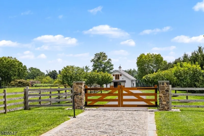 152 Harbourton Woodsville Hopewell, NJ 08530