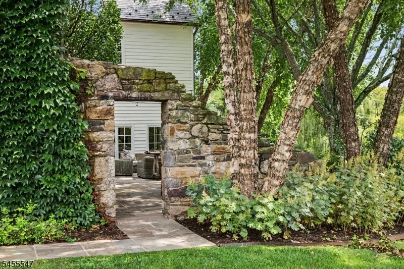 152 Harbourton Woodsville Hopewell, NJ 08530