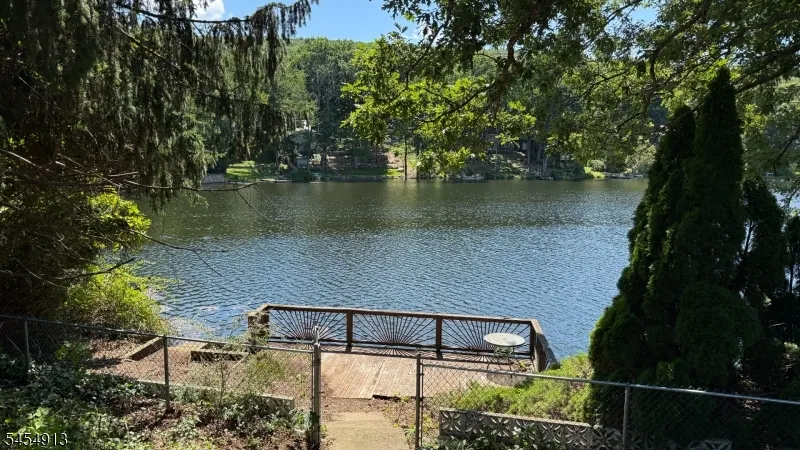 52 Horseshoe Dr Jefferson, NJ 07438