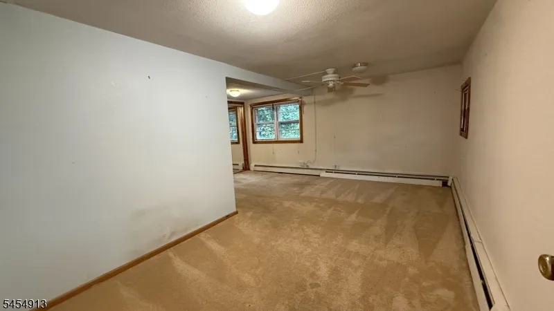52 Horseshoe Dr Jefferson, NJ 07438
