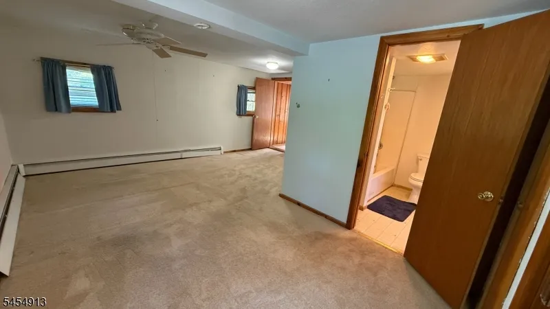 52 Horseshoe Dr Jefferson, NJ 07438