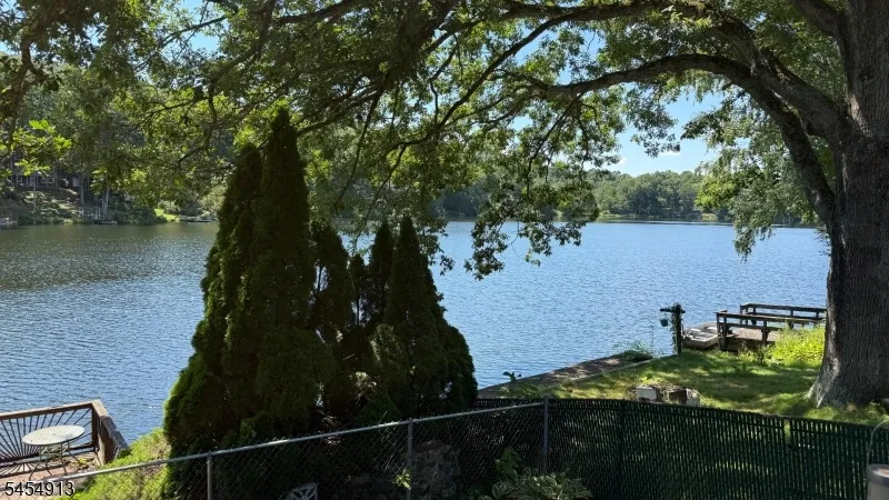 52 Horseshoe Dr Jefferson, NJ 07438