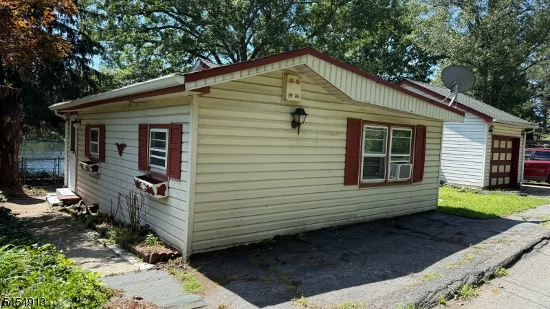 52 Horseshoe Dr Jefferson, NJ 07438