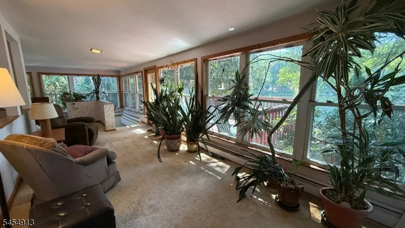 52 Horseshoe Dr Jefferson, NJ 07438