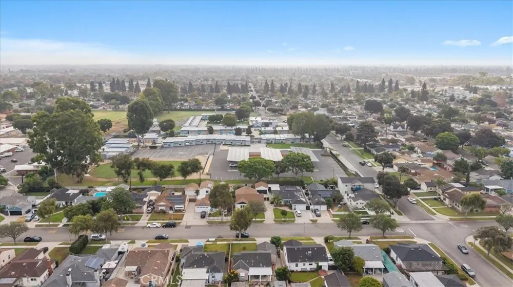 5618 Verdura Lakewood, CA 90712