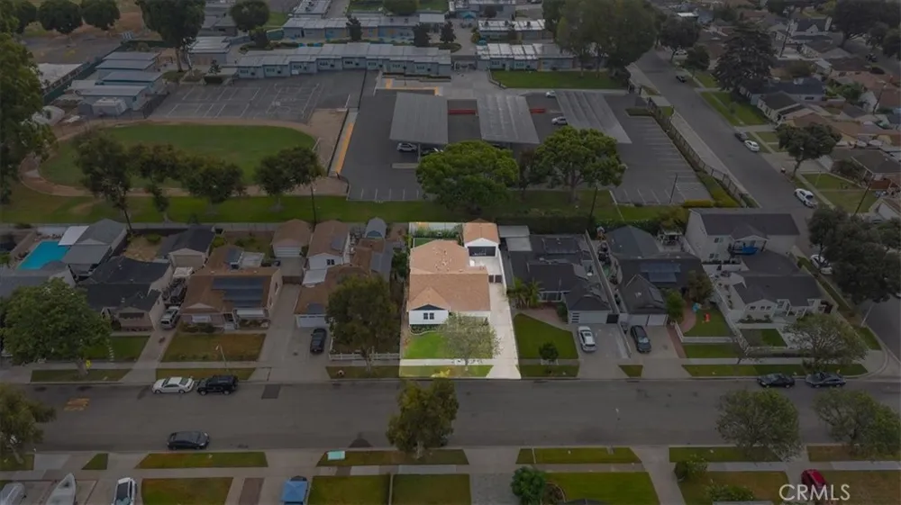 5618 Verdura Lakewood, CA 90712