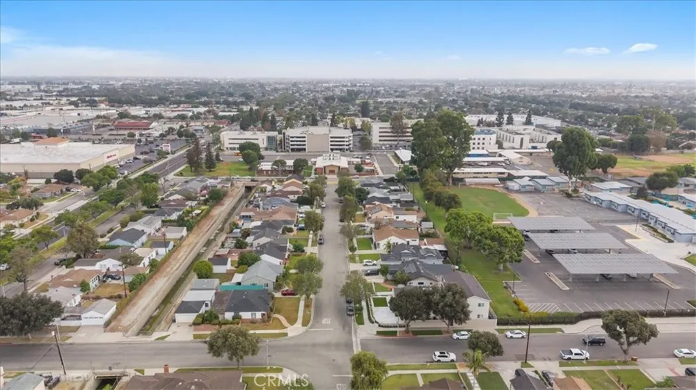 5618 Verdura Lakewood, CA 90712