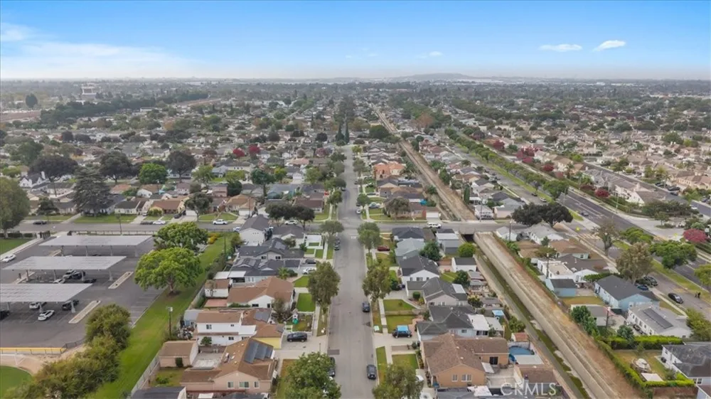 5618 Verdura Lakewood, CA 90712