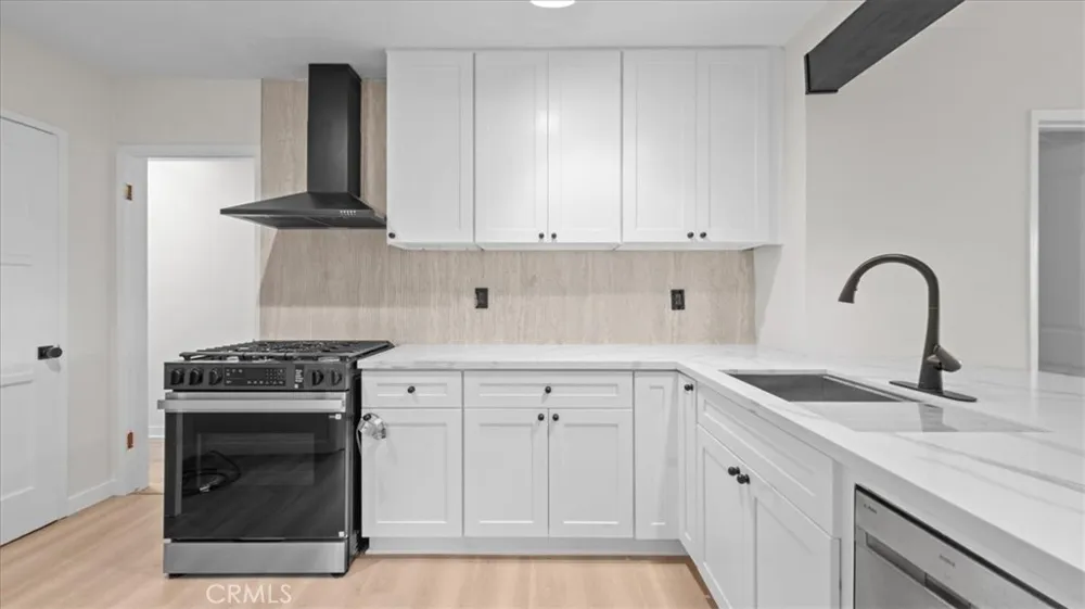 5618 Verdura Lakewood, CA 90712