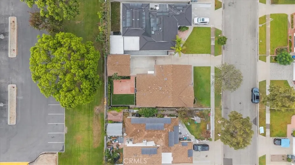 5618 Verdura Lakewood, CA 90712