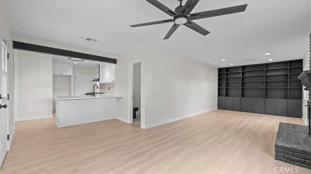 5618 Verdura Lakewood, CA 90712