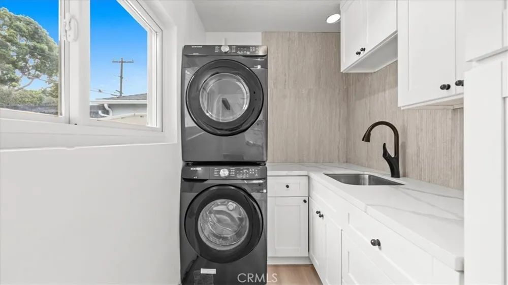 5618 Verdura Lakewood, CA 90712