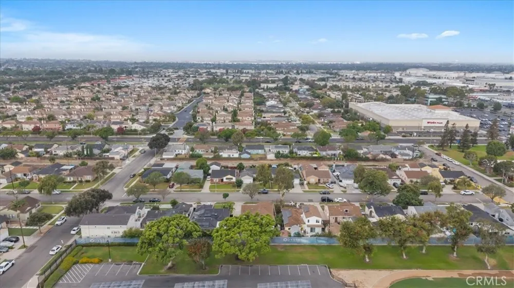 5618 Verdura Lakewood, CA 90712