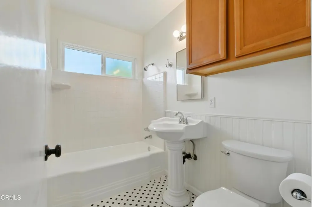 1545 1/2 Riverside Drive Glendale, CA 91201