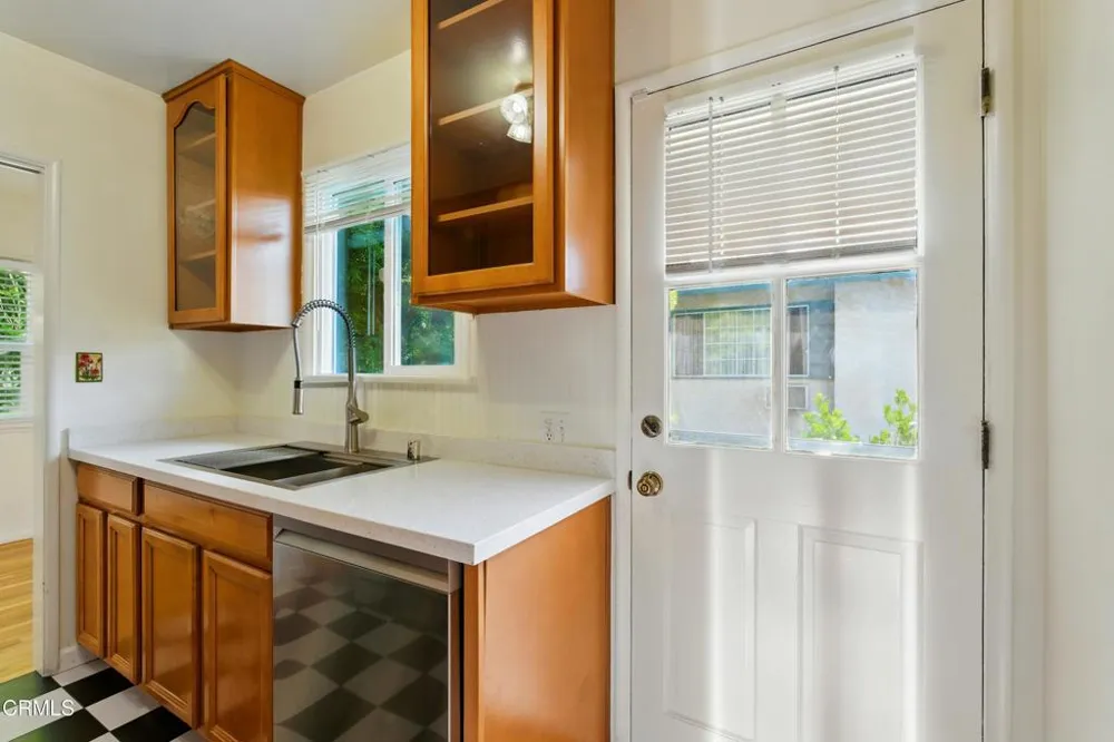 1545 1/2 Riverside Drive Glendale, CA 91201