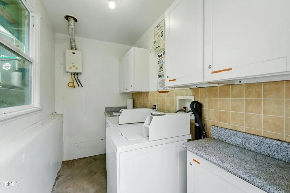 1545 1/2 Riverside Drive Glendale, CA 91201