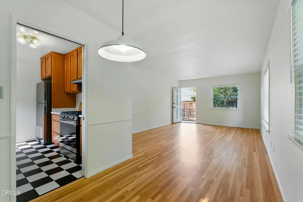 1545 1/2 Riverside Drive Glendale, CA 91201