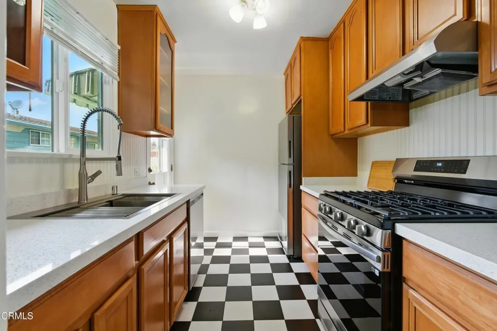 1545 1/2 Riverside Drive Glendale, CA 91201