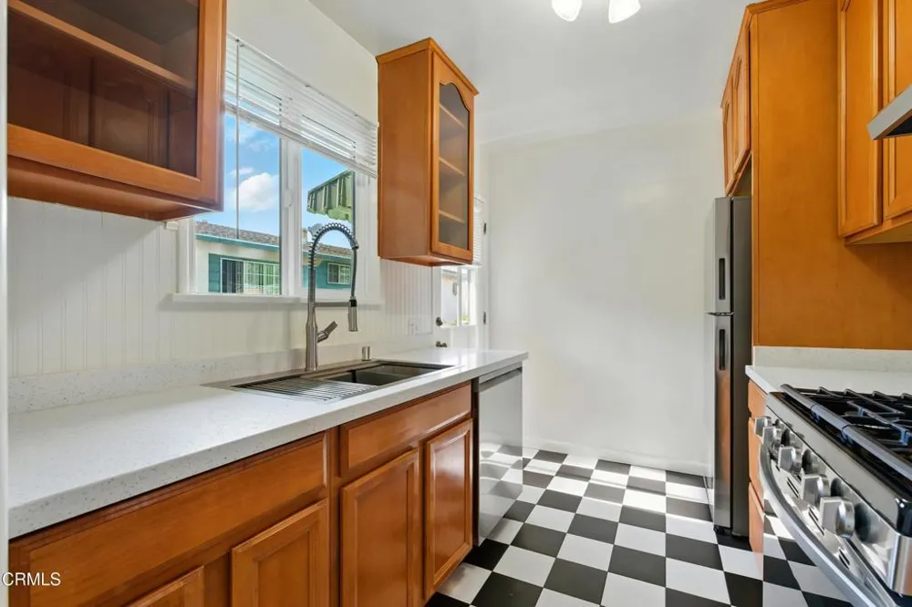 1545 1/2 Riverside Drive Glendale, CA 91201