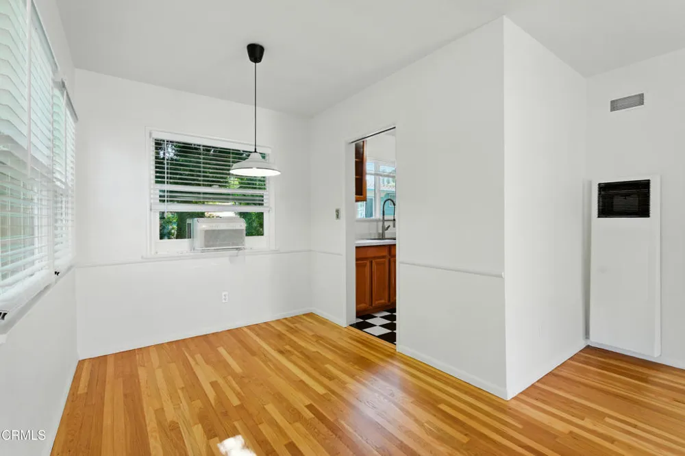 1545 1/2 Riverside Drive Glendale, CA 91201