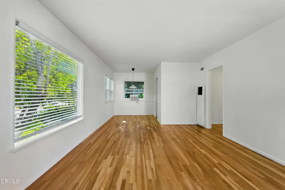 1545 1/2 Riverside Drive Glendale, CA 91201