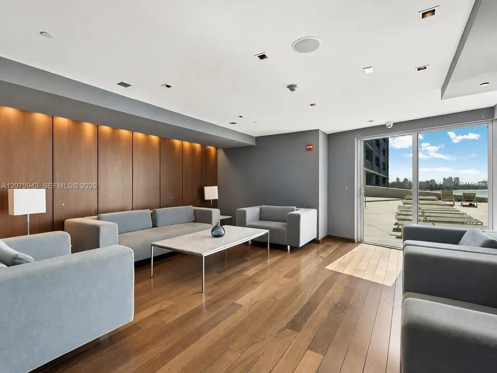 335 S Biscayne Blvd #1503 Miami, FL 33131