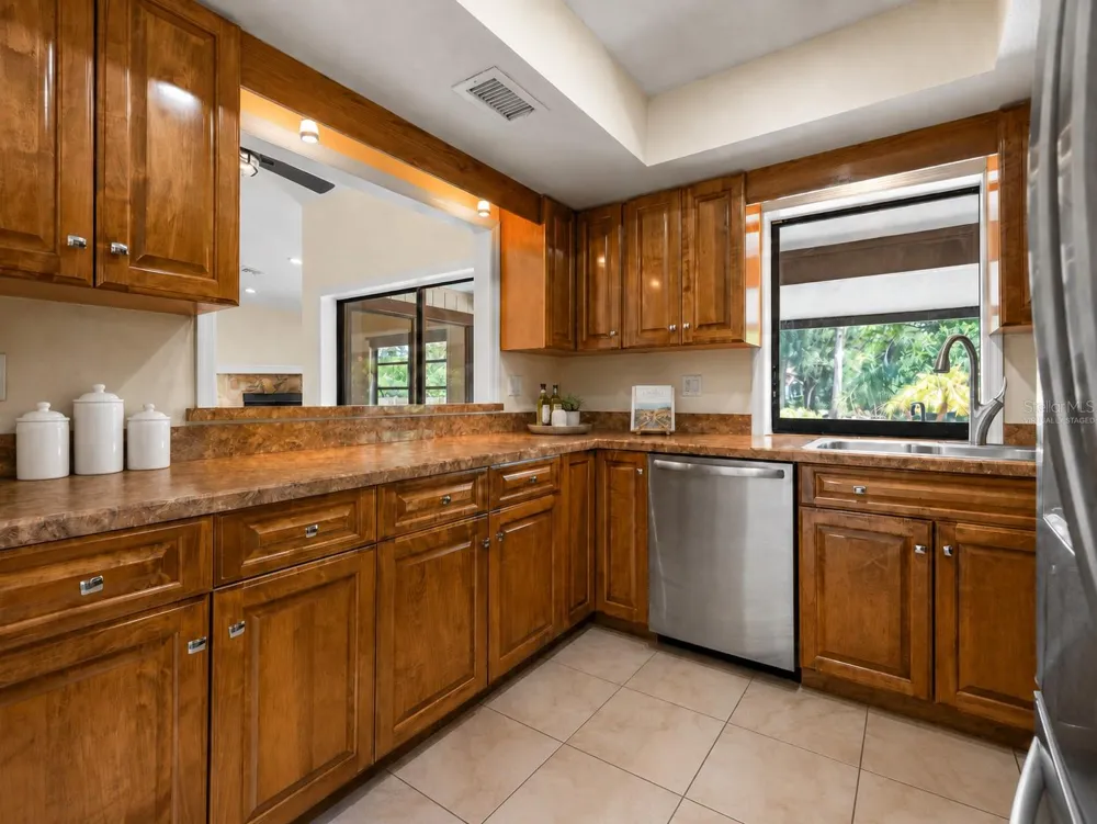 2331 MISSION VALLEY BOULEVARD Nokomis, FL 34275