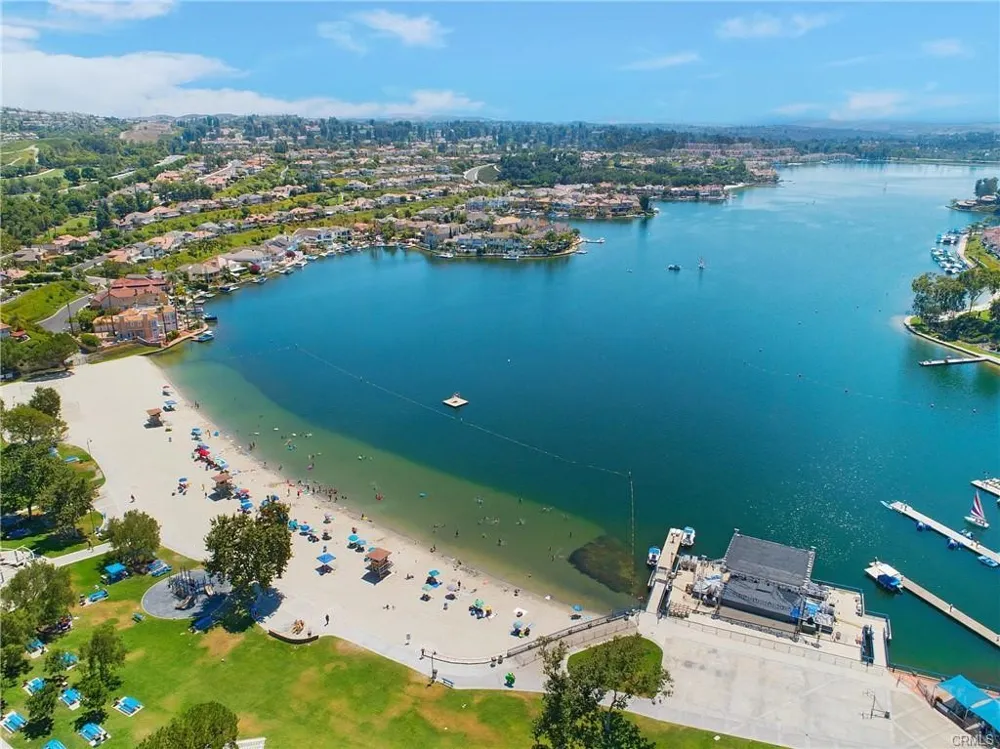 252 Knoll Lake Mission Viejo, CA 92692