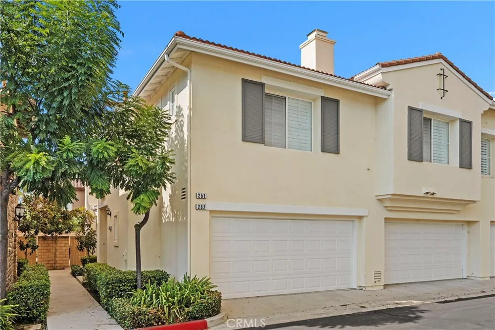 252 Knoll Lake Mission Viejo, CA 92692
