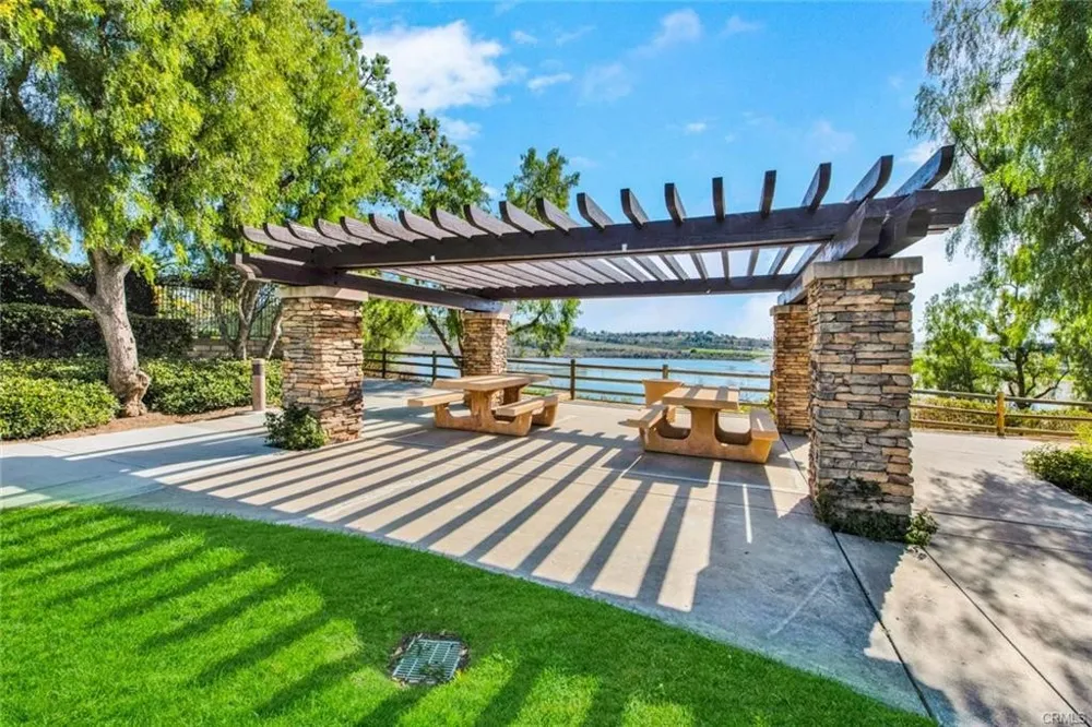 252 Knoll Lake Mission Viejo, CA 92692