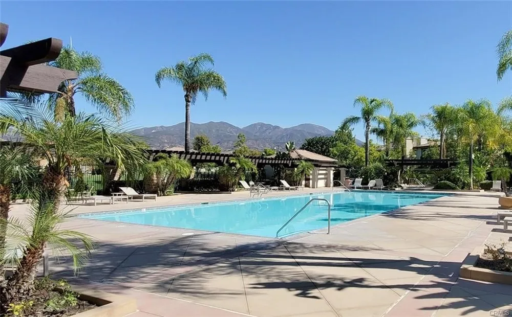 252 Knoll Lake Mission Viejo, CA 92692