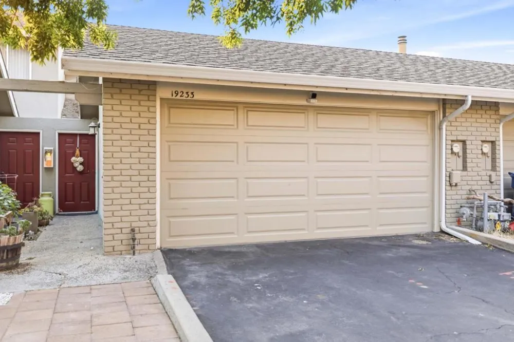 19233 Creekside Lane Salinas, CA 93908
