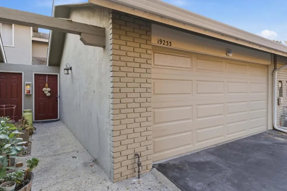 19233 Creekside Lane Salinas, CA 93908