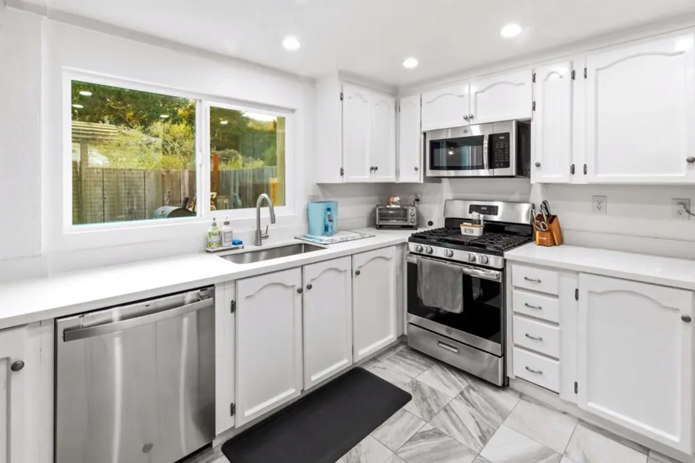 19233 Creekside Lane Salinas, CA 93908