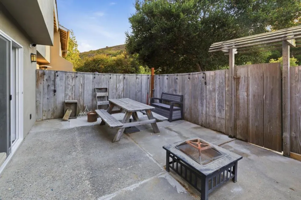 19233 Creekside Lane Salinas, CA 93908
