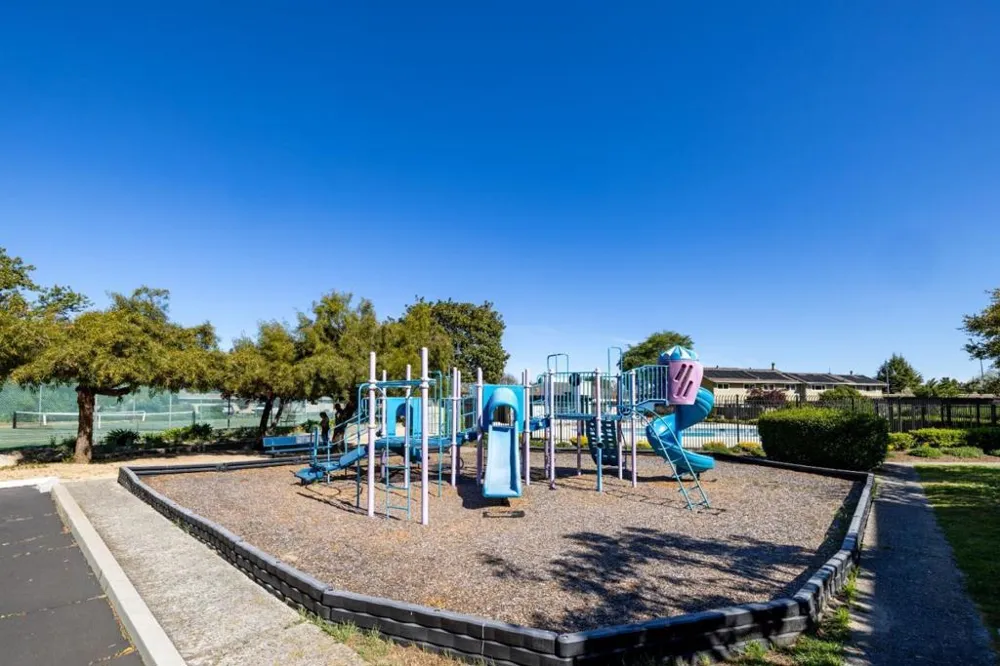 19233 Creekside Lane Salinas, CA 93908
