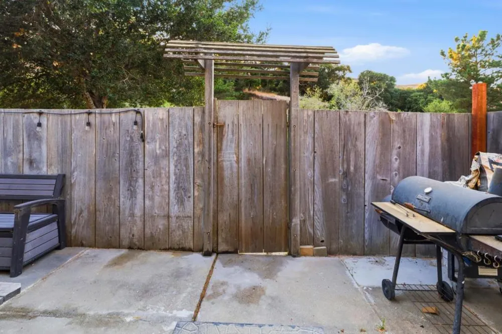 19233 Creekside Lane Salinas, CA 93908