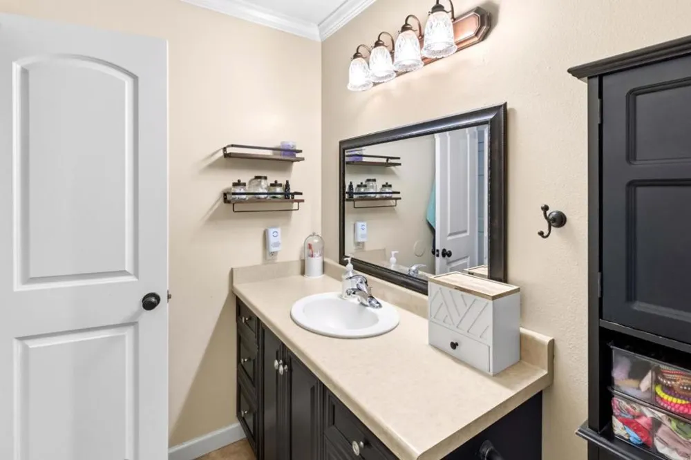 19233 Creekside Lane Salinas, CA 93908