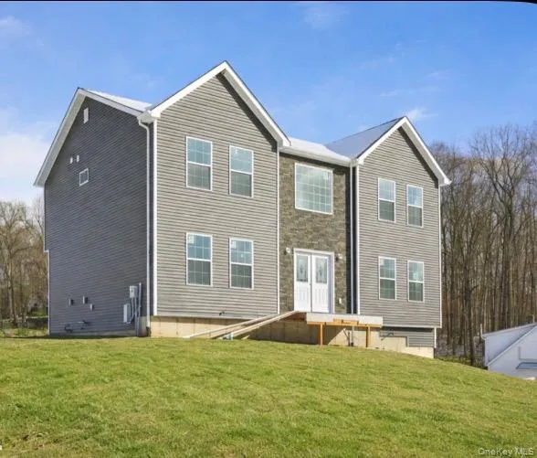 10 Vargas (AKA 70 Jessup Ln) Circle Stony Point, NY 10980