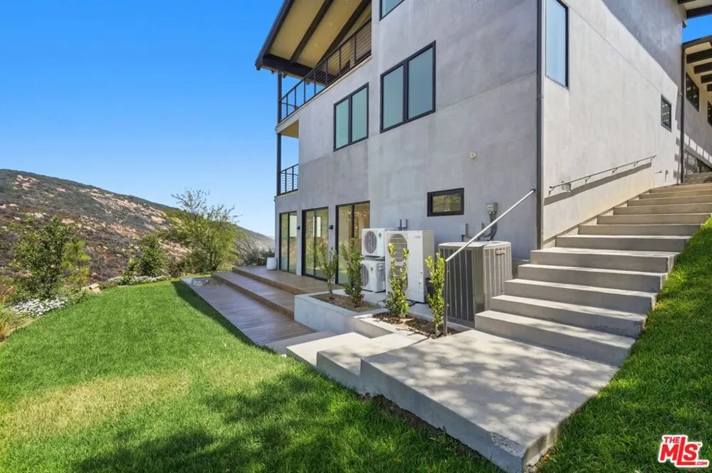 2345 Tuna Canyon Road Topanga, CA 90290