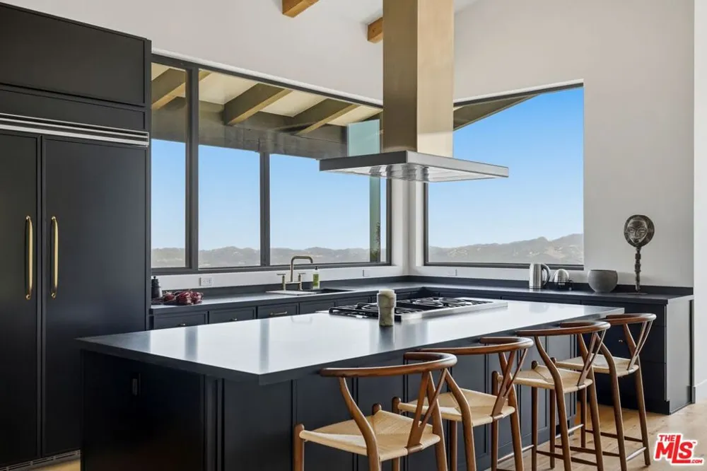 2345 Tuna Canyon Road Topanga, CA 90290