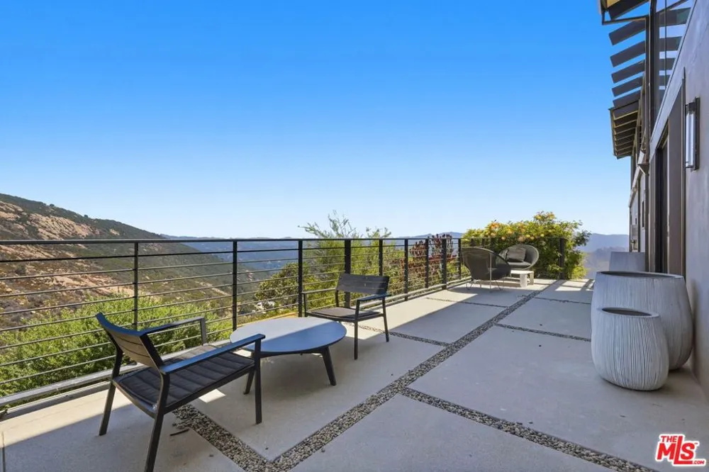 2345 Tuna Canyon Road Topanga, CA 90290