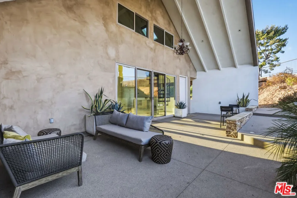 2345 Tuna Canyon Road Topanga, CA 90290