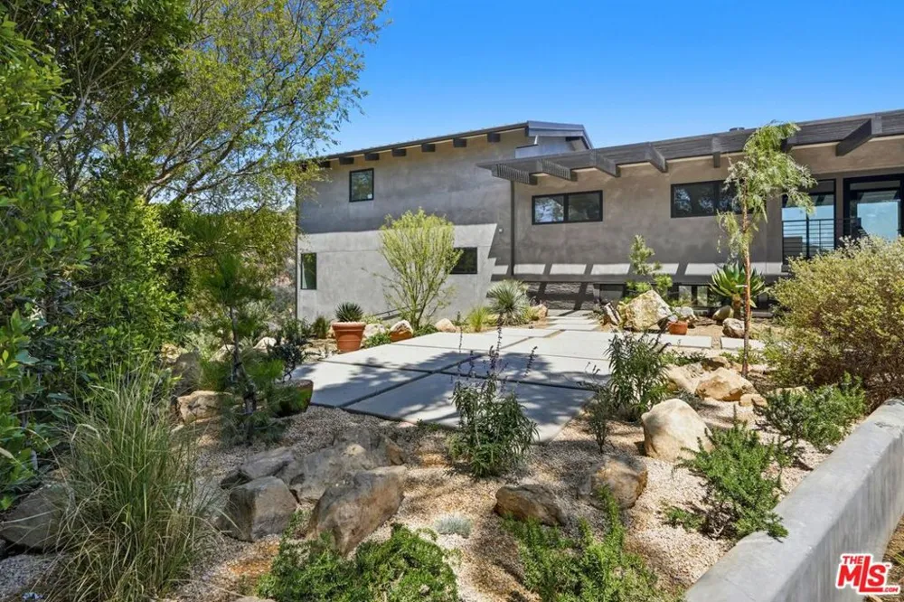 2345 Tuna Canyon Road Topanga, CA 90290
