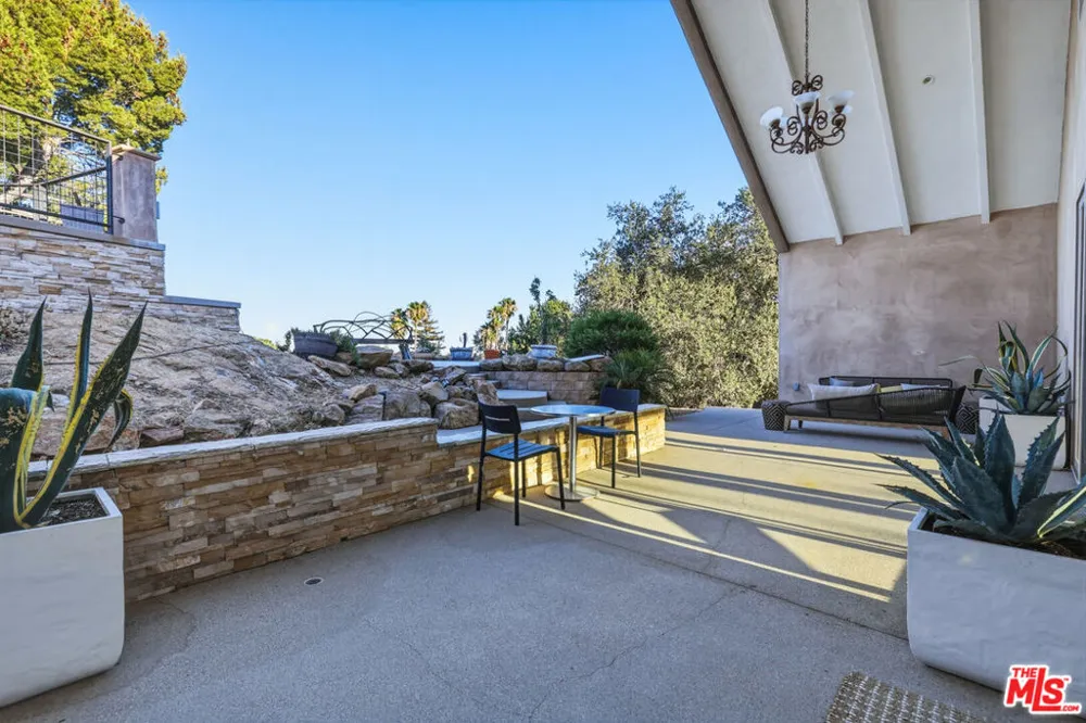 2345 Tuna Canyon Road Topanga, CA 90290