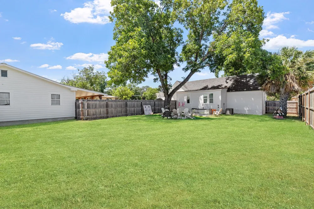 703 E HIGHWAY ST STREET Fredericksburg, TX 78624