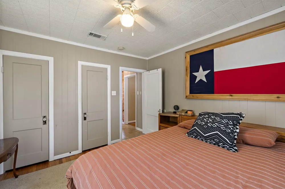 839 W 6th Street Taylor, TX 76574